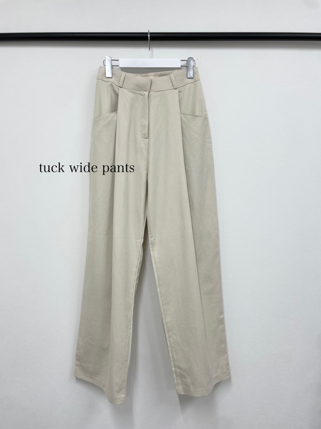 タックワイドパンツ