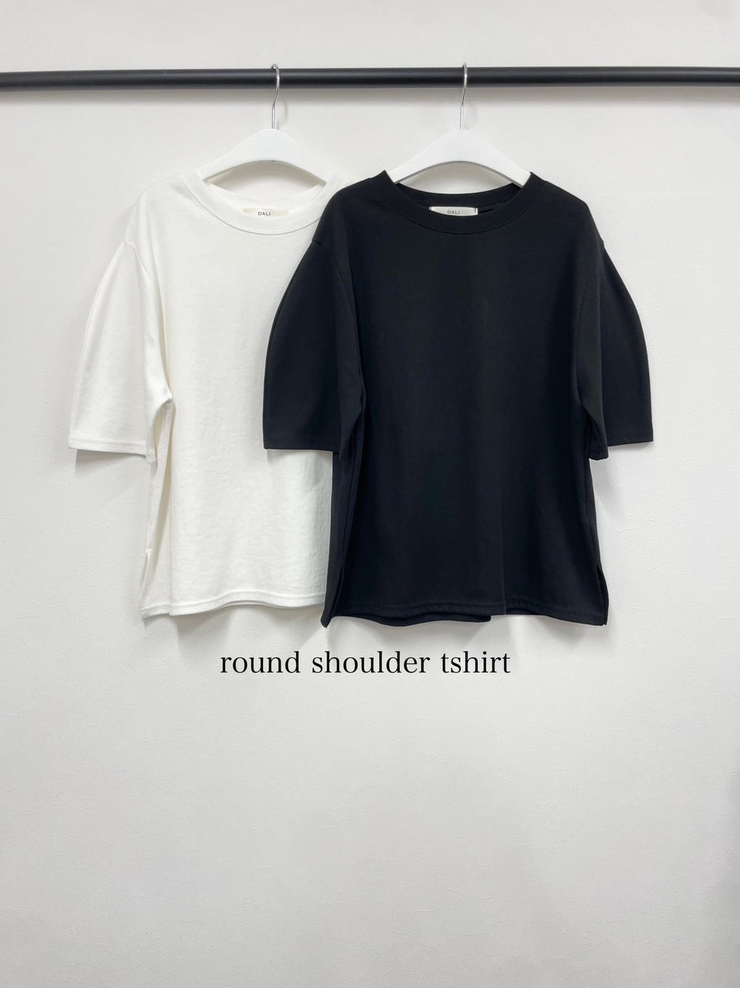 ラウンドショルダーTシャツ