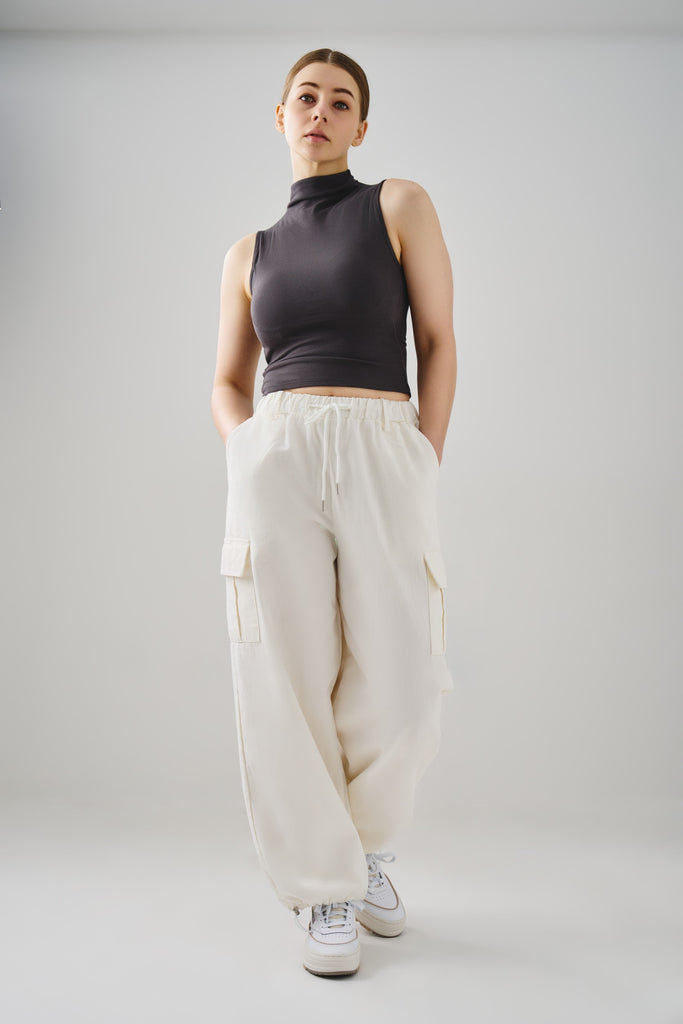 ホワイト カーゴパンツ ダイヤモンドキルティング LACOSTE｜立体裁断 ナイロンワイドカーゴパンツ / テーパードワイド