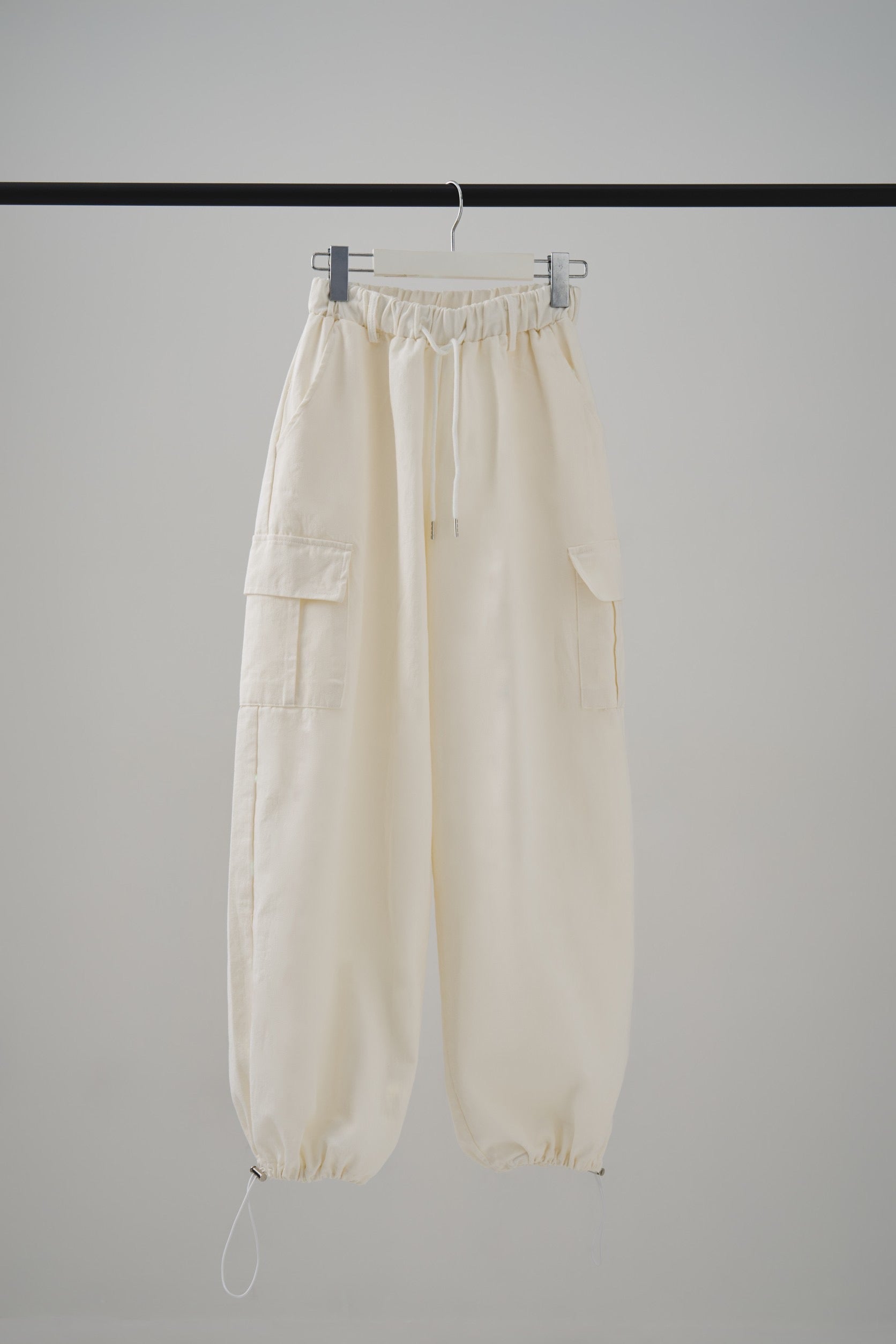 ホワイトカーゴパンツ – DALI GOAT